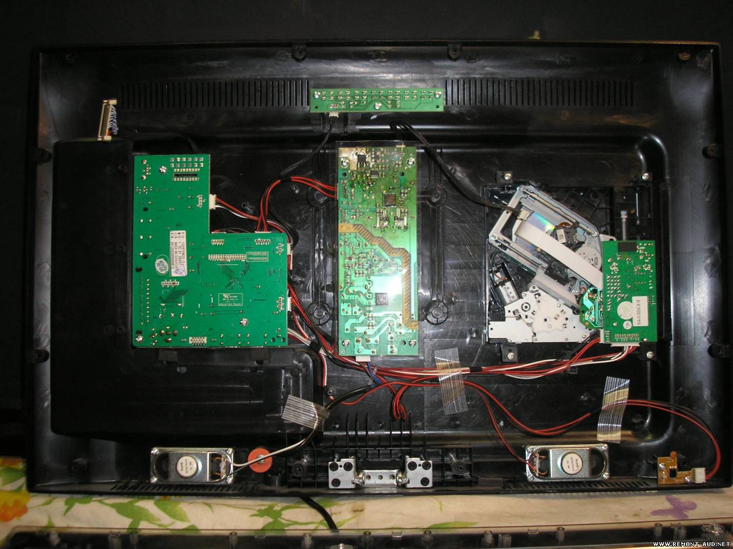 Телевизор bbk 50 32 не загружается и тухнет. Bbk led2452fdtg. Починить телевизор ббк. Не включается телевизор bbk горит красным. Не включается телевизор bbk горит красным.